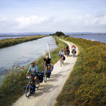 A vélo © La Méditerranée à vélo, Celia Benisty / Les Poulets Bicyclettes