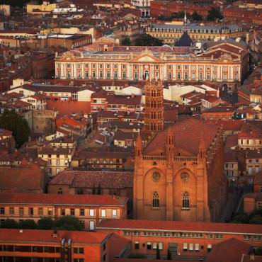 Toulouse vue aérienne Capitole - Dominique VIET - CRT Occitanie