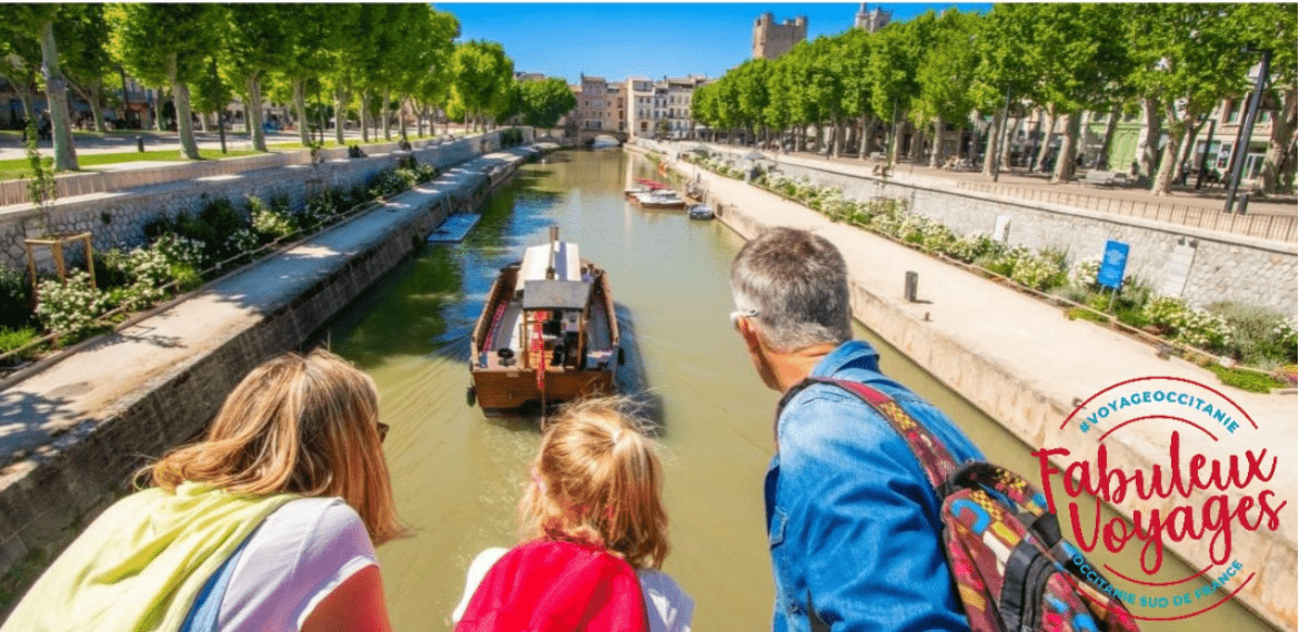Fabuleux voyages - Canal de la Robine pont fluvial bateau C.DESCHAMPS - ADT Aude