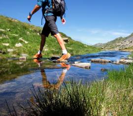 Randonnée dans ruisseau