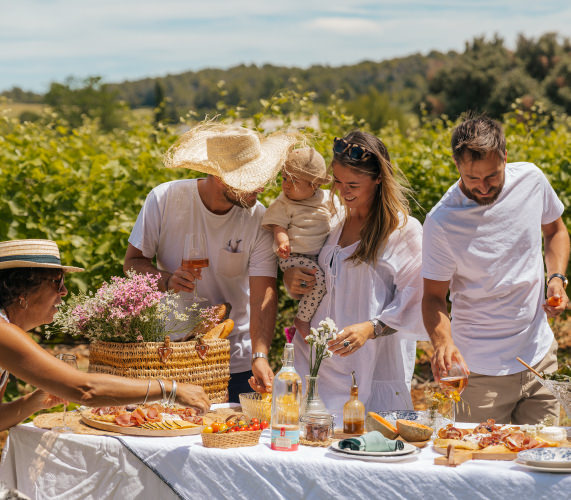 Banquet au milieu des vignes - Hérault Languedoc -Charlène Pelut @pelut.charlene - CRTL Occitanie