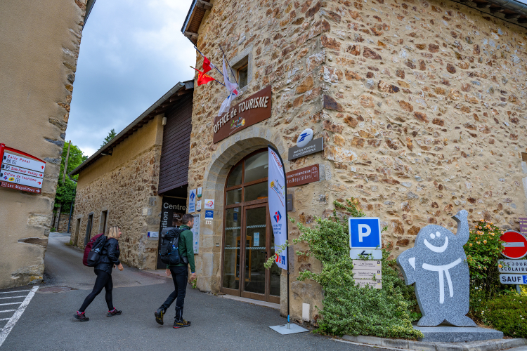 Office de tourisme de Murat-sur-Vèbre accueil randonnée ©JJ.Gelbart/AFCC - CRTL Occitanie