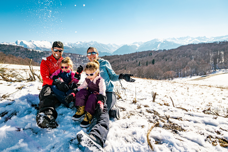 famille au ski ©Charles Ripon - Ariège Pyrénées Tourisme