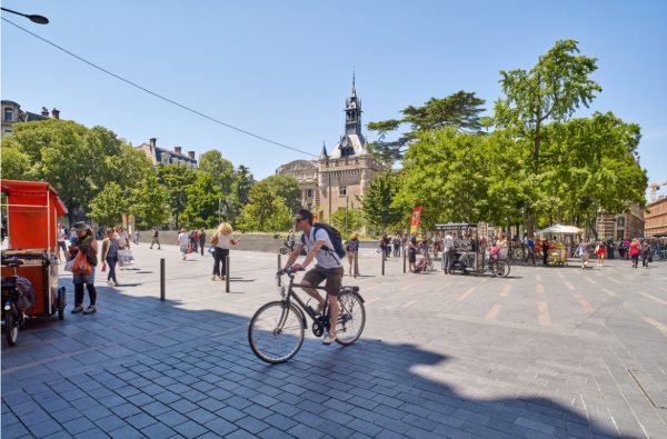 Vélo Donjon Capitole Toulouse ©Dominique VIET - CRTL Occitanie