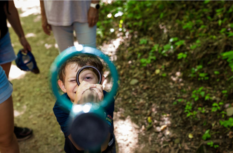Enfants jeux découverte ©Hervé Leclair/Aspheries - CRTL Occitanie/Vallon du Villaret