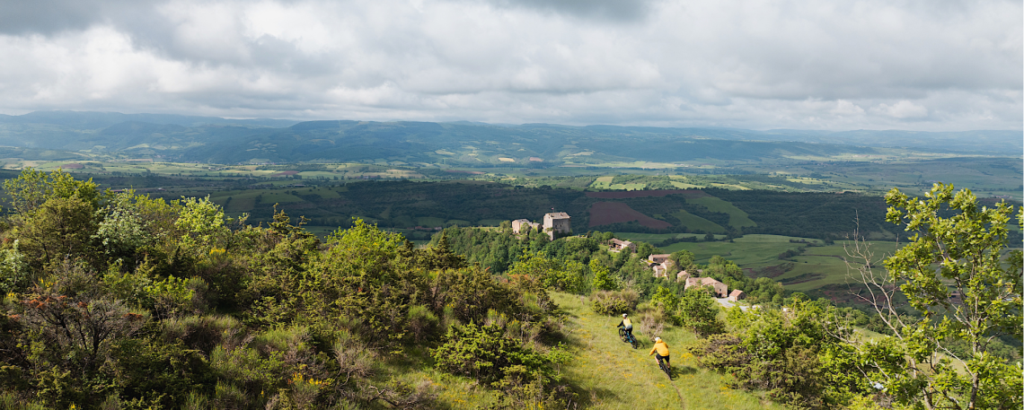 Promenade en VTT en Aveyron ©Julien Abellan - Vélo Vert / production vidéo Jordan Colin - CRTL Occitanie