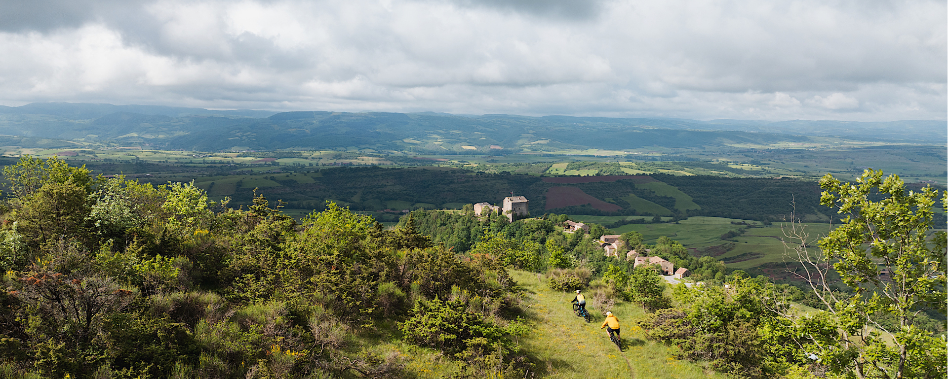 Promenade en VTT en Aveyron ©Julien Abellan - Vélo Vert / production vidéo Jordan Colin - CRTL Occitanie