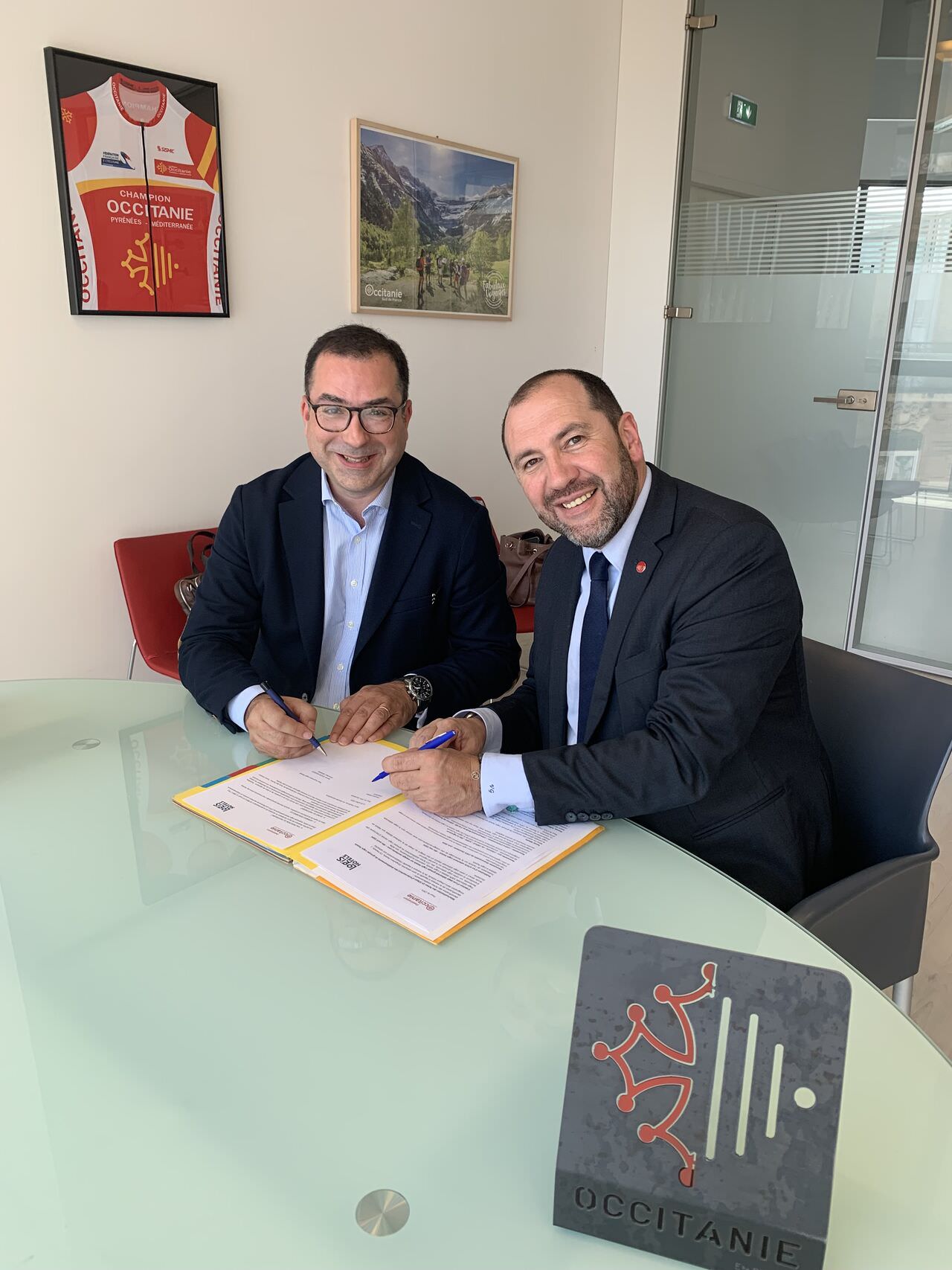 Signature contrat CRTL-Logis Hôtels