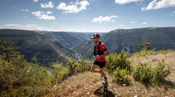 Trail Causse de Sauveterre (au dessus de Sainte-Enimie) ©Benoit COLOMB - PACT GDT - CRTL Occitanie