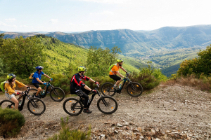 VTT en pleine nature dans le Gard ©Hervé Leclair/Aspheries - CRTL Occitanie/Cigale Aventure