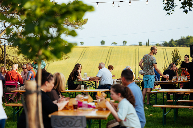 Tables du Domaine de Lastronques ©Lieu Production - Ariège Pyrénées Tourisme