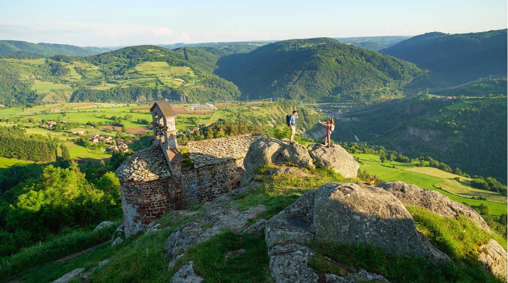 Randonnée en Margeride, Chapelle de la Rochegude ©Rémi Flament - PACT Margeride - CRTL Occitanie