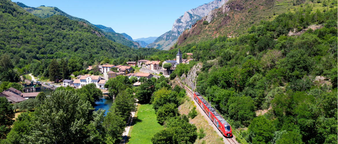 Train liO en Ariège ©Grimault Emmanuel - Région Occitanie - CRTL Occitanie