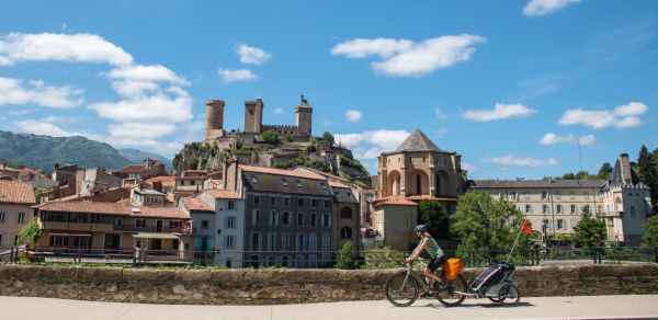 Vélosud - Vue sur le château de Foix © Gaillard-Munsch - Ariège Pyrénées Tourisme