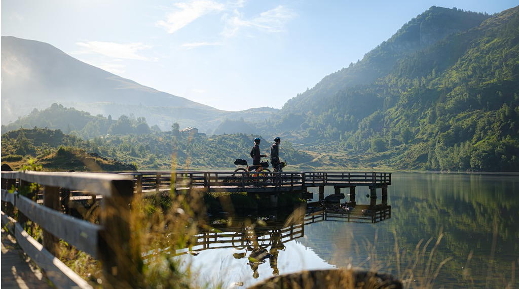 Etang de Lers - Route des cols ©Peio Gaillard & Guillaume Saenz - Ariège Pyrénées Tourisme